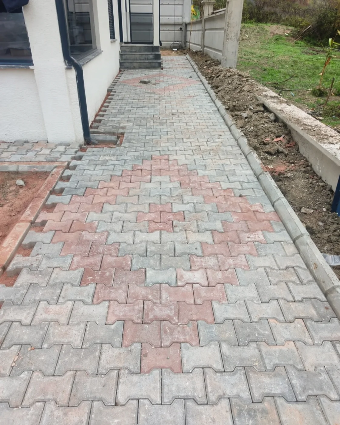 Bina çevresi kilit taşı
